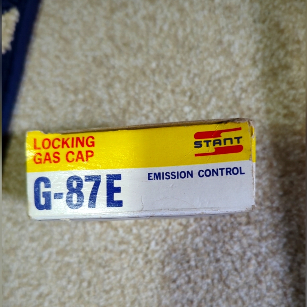 Vintage Stant G-87E Gas Cap with Key EUC